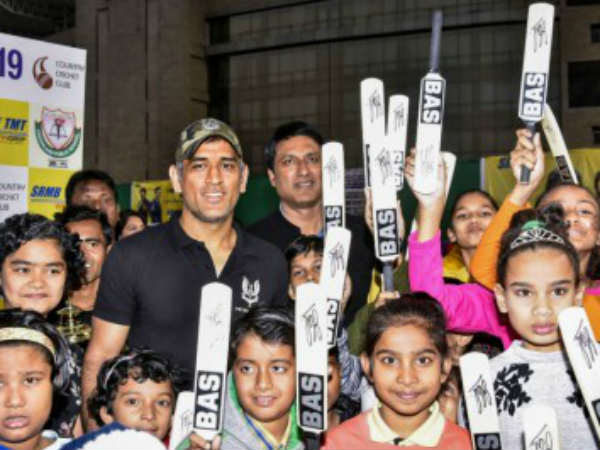 విద్యార్థులతో బాలల దినోత్సవం: