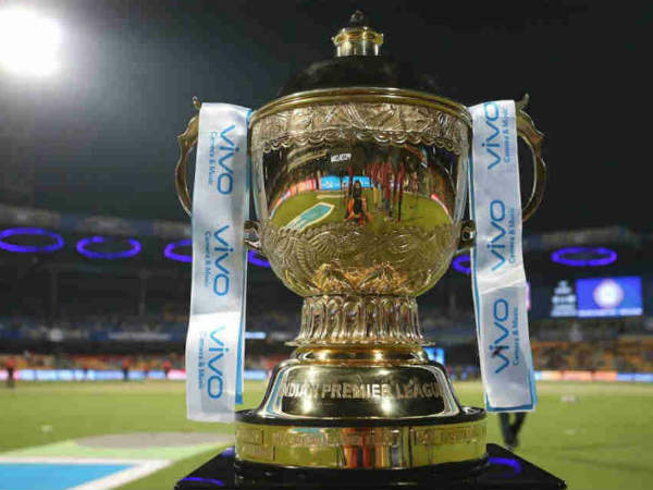 మైదానంలో మరో అంఫైర్