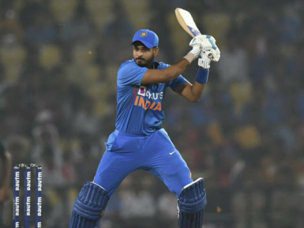 సిక్సర్లతో చెలరేగిన శ్రేయాస్: