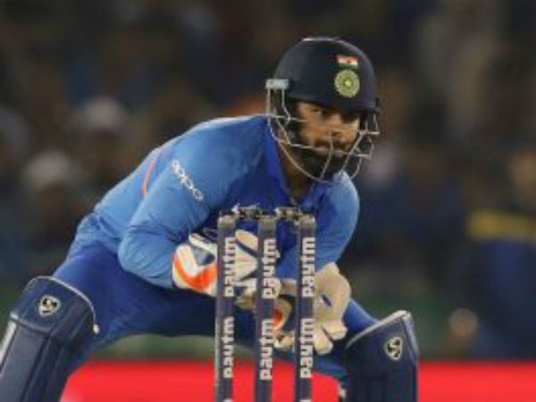 మండిపడుతున్న అభిమానులు: