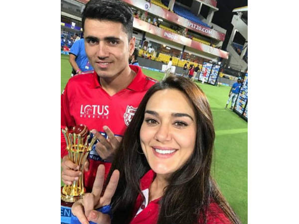  ప్రీతి జింటా ప్రత్యేక హగ్: