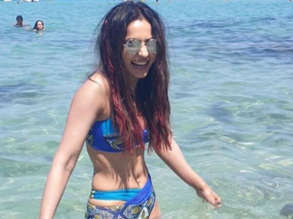 కెరీర్‌ను ఇక్కడే ప్రారంభా