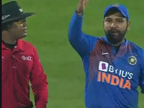 అంపైర్‌పై అసభ్య పదజాలం: