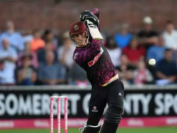 టీ10 లీగ్‌లో కలందర్స్ జట్టుకు