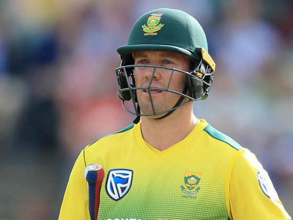 2004లో దక్షిణాఫ్రికా జట్టు తరుపున అరంగేట్రం