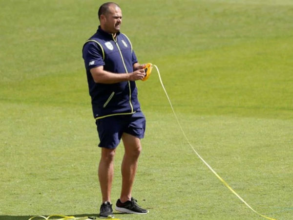  కోచింగ్ సిబ్బందిలో లాంగ్‌వెల్డ్‌: