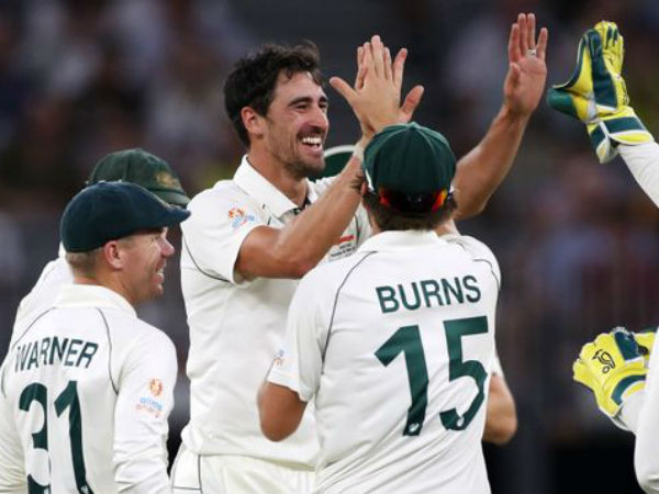 ఐదు వికెట్లు తీసిన స్టార్క్