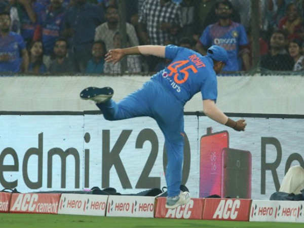 సుందర్‌ ఓ క్యాచ్‌ను వదిలేయగా