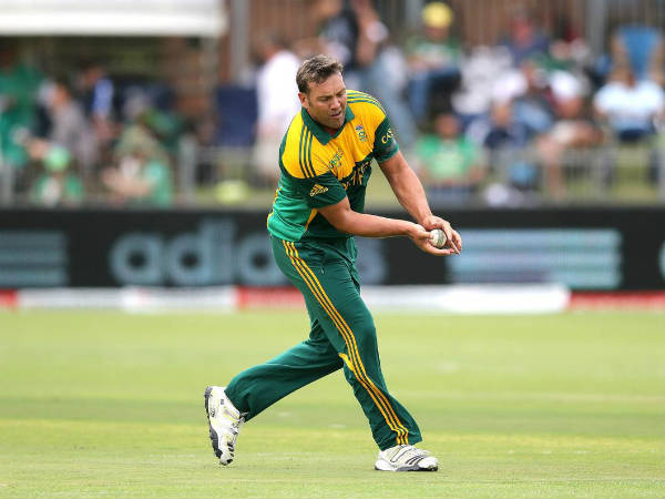 25,534 పరుగులు, 577 వికెట్లు: