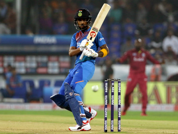 భారీ లక్ష్యం ముందుండటంతో