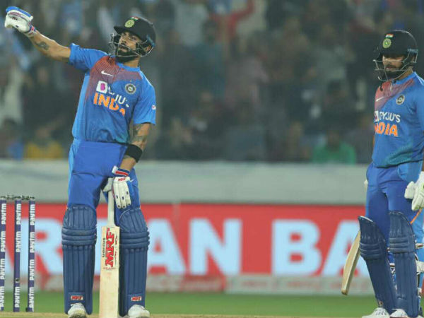 చెత్త బంతులను బౌండరీలకు తరలించి