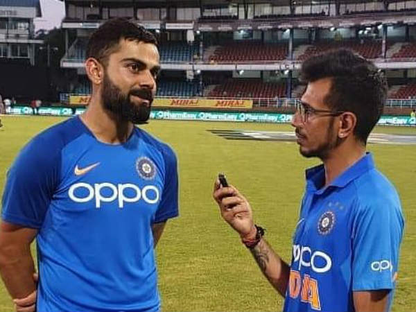 సరదాగా ఆట పట్టిస్తూ