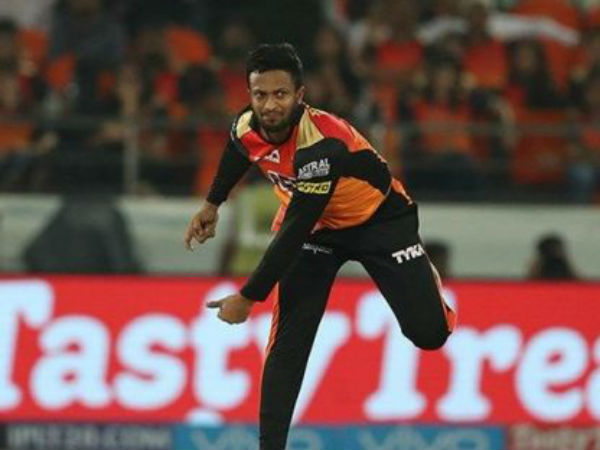 వేలానికి ముందు విడుదల చేసిన ఆటగాళ్ళు: