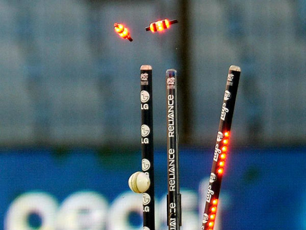 వికెట్లపై దృష్టి పెట్టాలి: