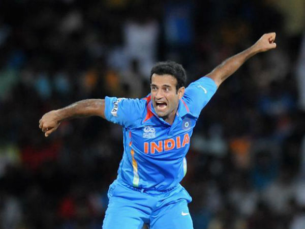 తొలి ఓవర్లోనే హ్యాట్రిక్‌: