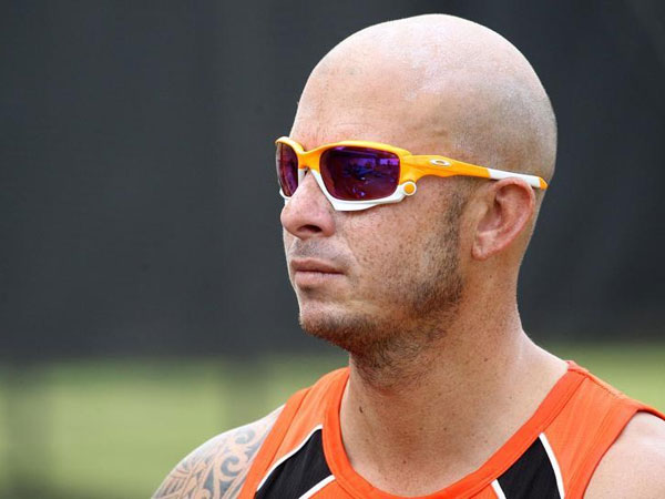  జాత్యహంకార వ్యాఖ్యలు: