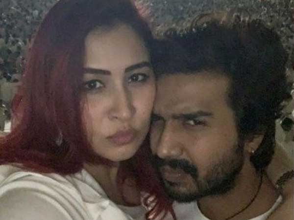 గతంలో ప్రేమ వివాహం