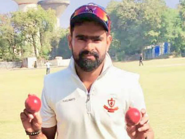 రైల్వేస్‌లో టికెట్‌ కలెక్టర్‌: