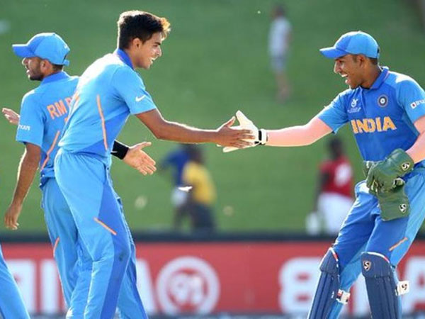 ఎనిమిది వరుస విజయాలు మూడుసార్లు