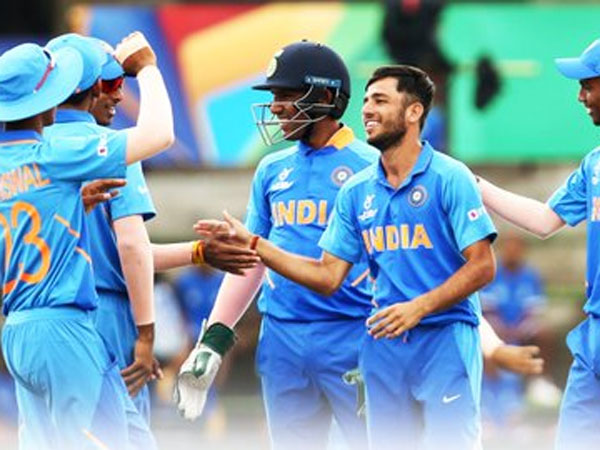 విజృంభించన భారత బౌలర్లు