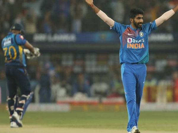 తొలి ఓవర్‌‌ చివరి బంతికి