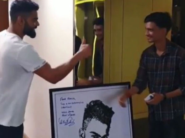 పాత ఫోన్లతో ఫొటో: పాత ఫోన్లతో ఫొటో: