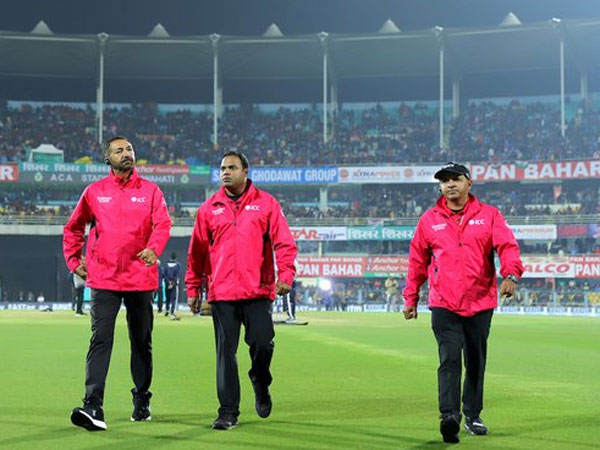  అరగంటకు పైగా వర్షం: