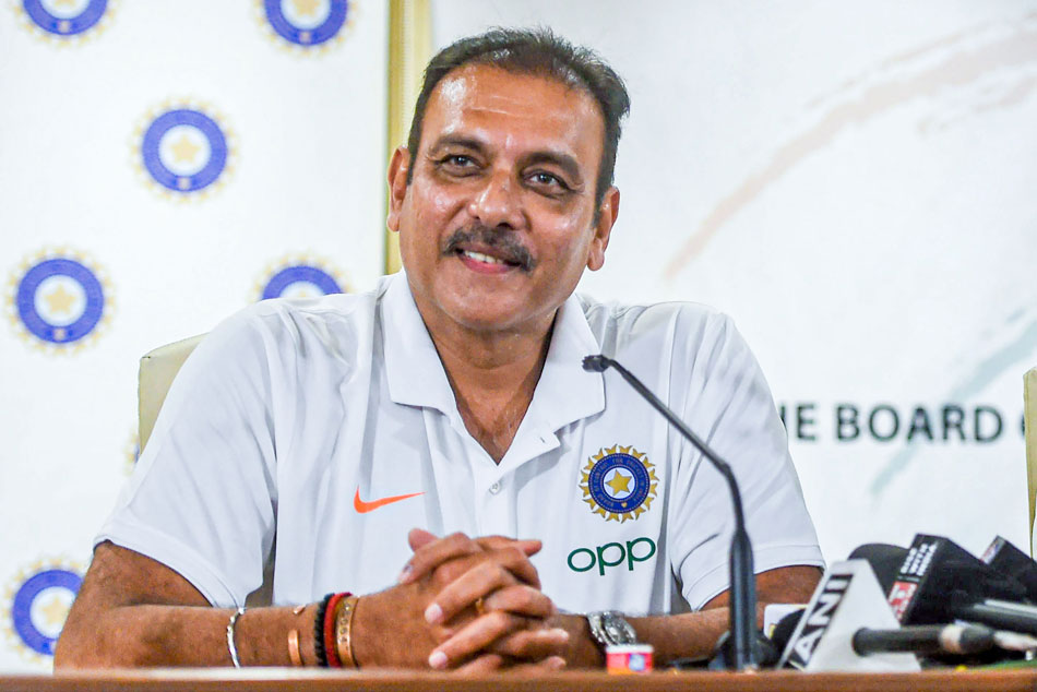 Ravi Shastri opines on the future of MS Dhoni Ravi Shastri opines on the future of MS Dhoni