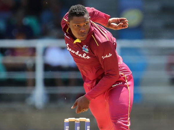 కాట్రెల్‌కు మూడు వికెట్లు