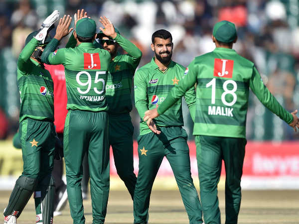 నాలుగు దశాబ్దాల ఆటగాడిగా..