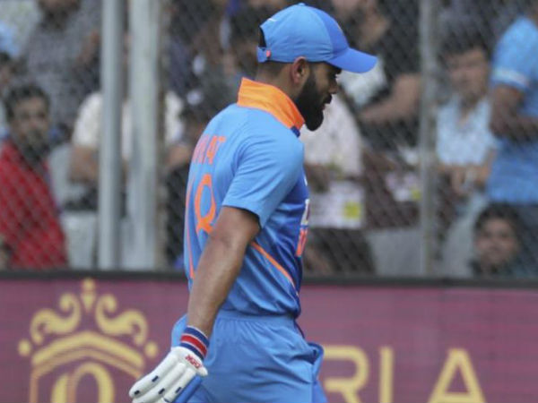 నిరాశగా పెవిలియన్‌కు చేరిన కోహ్లీ