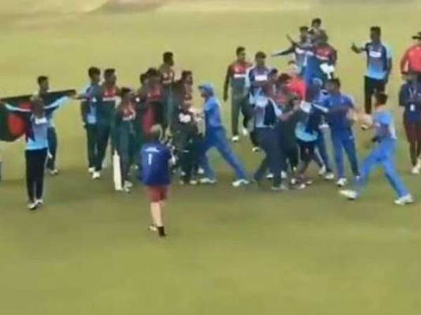 ఆటగాళ్లకు అయోగ్యత పాయింట్లు: