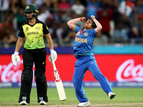 ఆదుకున్న దీప్తి శర్మ: 