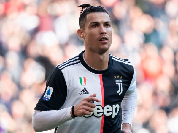 330 మిలియన్ల ఫాలోవర్లు: