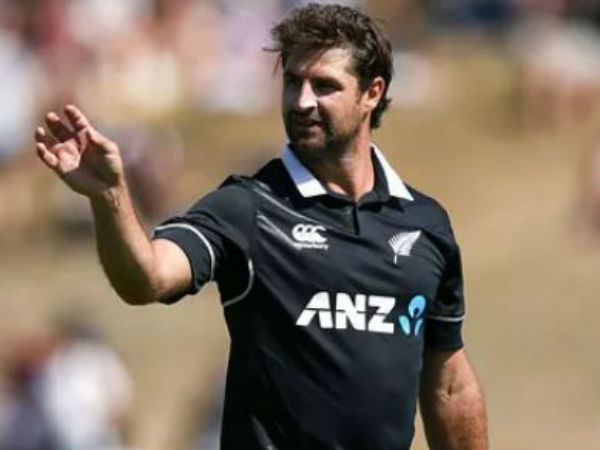 తొలి ఓవర్లోనే షాకిచ్చిన గ్రాండ్‌హోమ్‌: