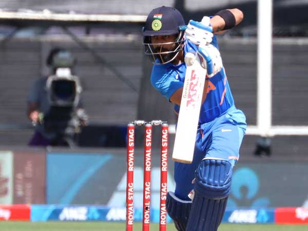 కోహ్లీ హాఫ్ సెంచరీ