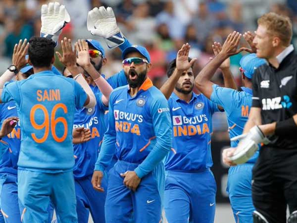 షా, కోహ్లీ క్లీన్ బోల్డ్: