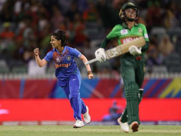  మరోసారి పూనమ్..