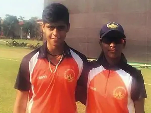 అంతర్జాతీయ క్రికెట్‌లో ఇద్దరే: