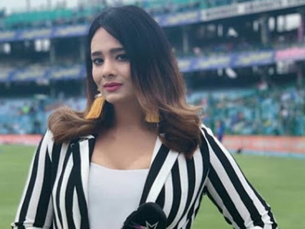 ఆమె కోసమే..