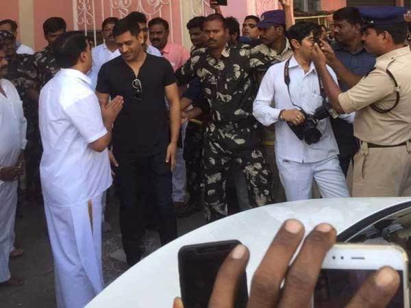 కాంట్రాక్ట్‌ లిస్టులో దక్కని చోటు