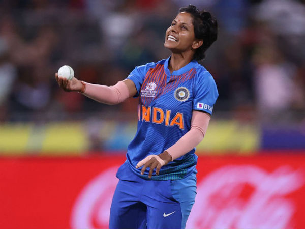 తిప్పేసిన పూనమ్: