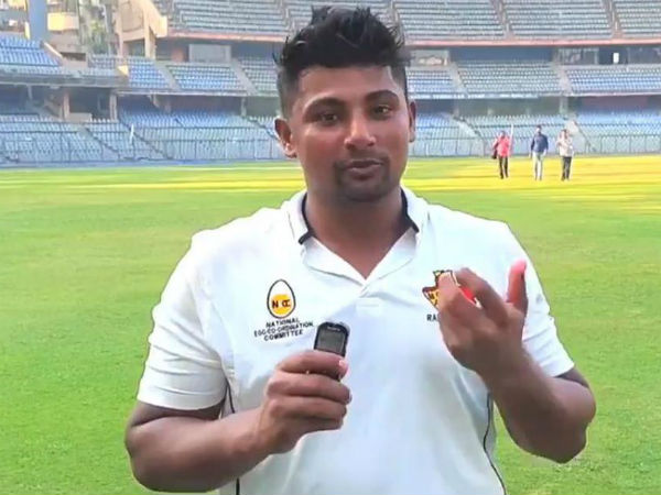 రెండో ఆటగాడిగా..