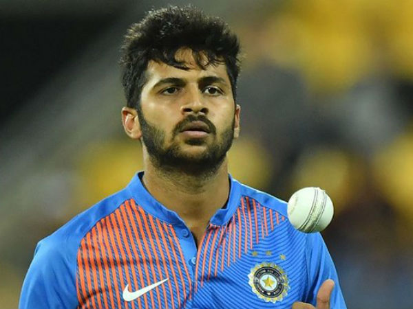 ఠాకూర్‌పై వేటు: