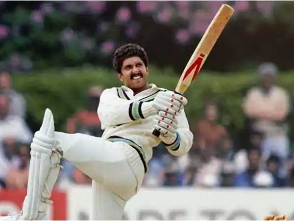 ట్రోఫీ అందుకొనే మధుర క్షణం