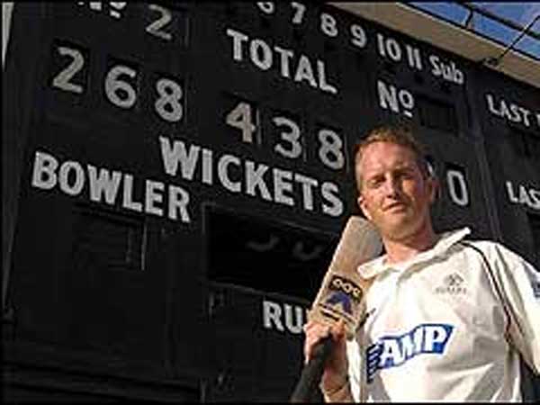 చిన్న బౌండరీ.. చితక్కొట్టాడు...