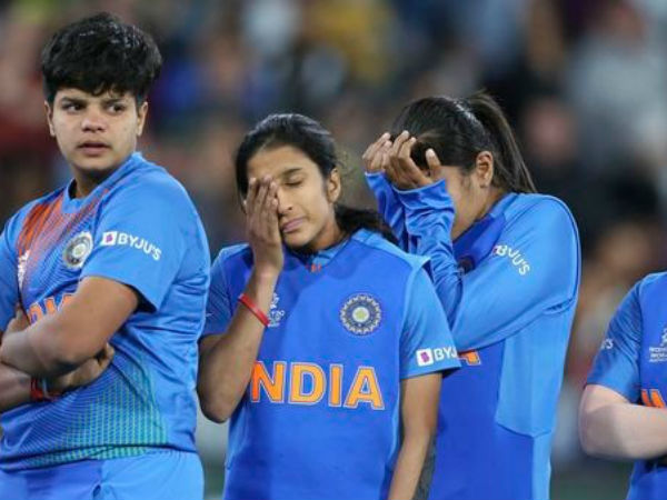 భారత మహిళలకు అవమానం..