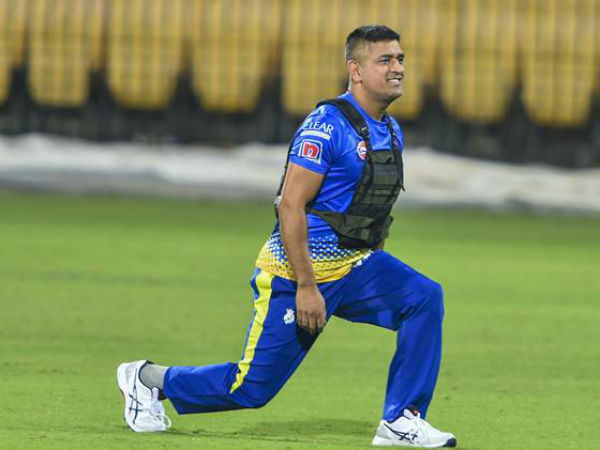  స్టేడియానికి పోటెత్తిన అభిమానులు..