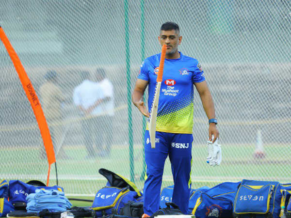 మైదానంకు భారీ సంఖ్యలో అభిమానులు: