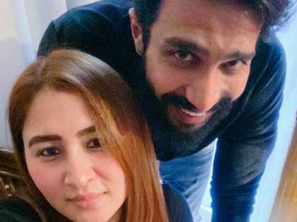 విడదీసిన.. కరోనా